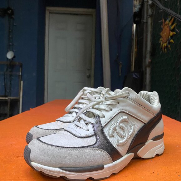 Chanel CC Logo Sneakers. - Picture 4 of 7